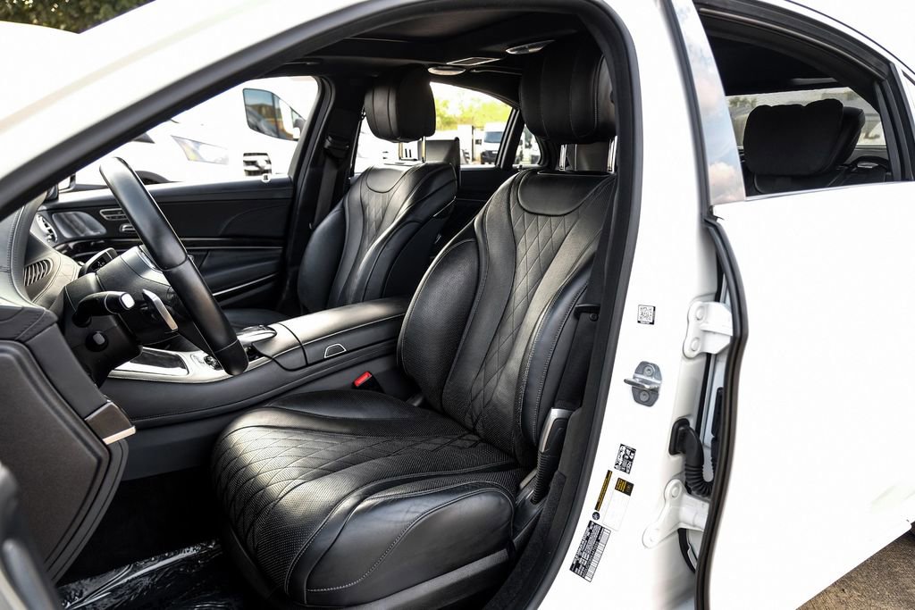 Used 2019 Mercedes-Benz S 560e w/ AMG Line Exterior image 3
