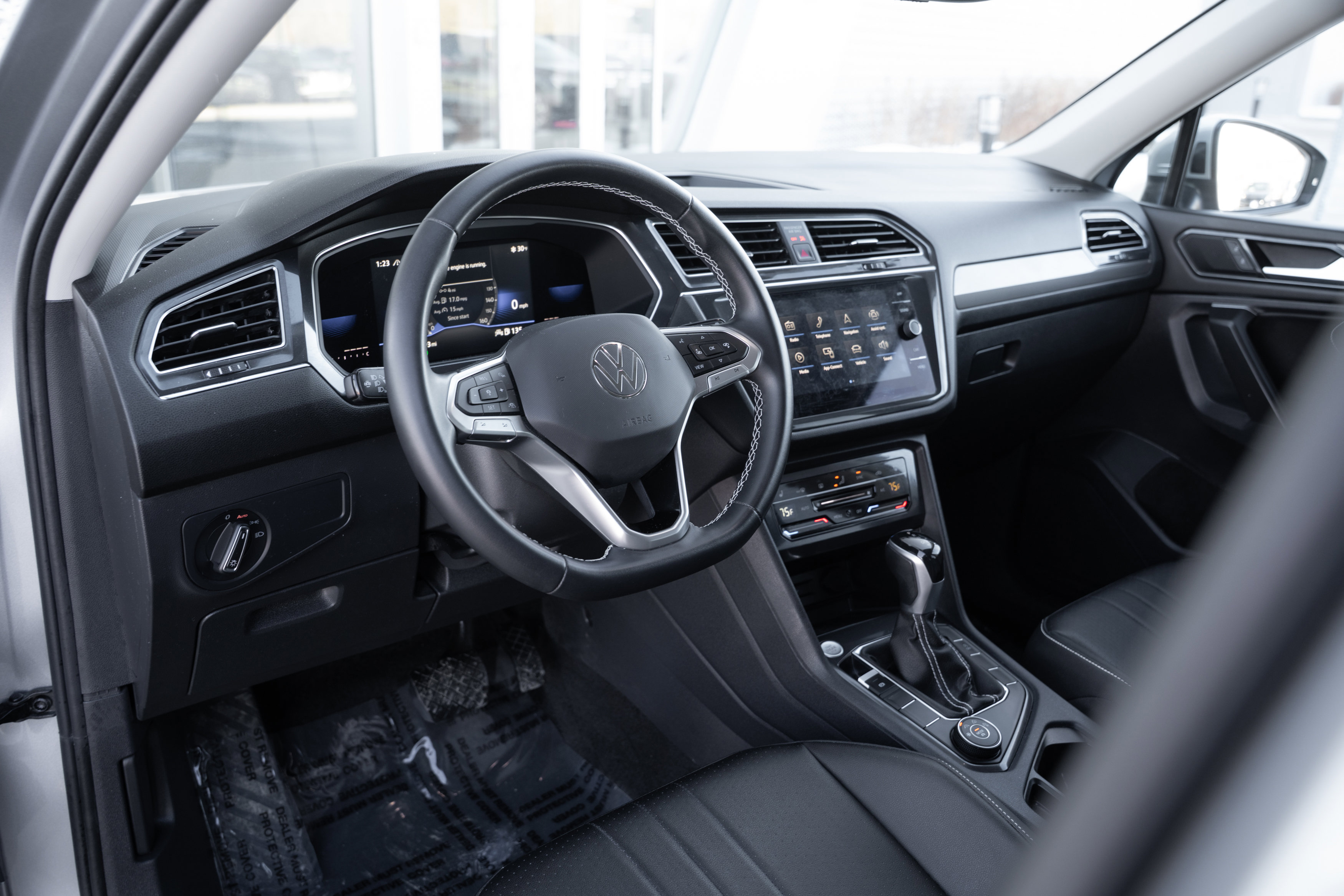 Used 2023 Volkswagen Tiguan SE image 10