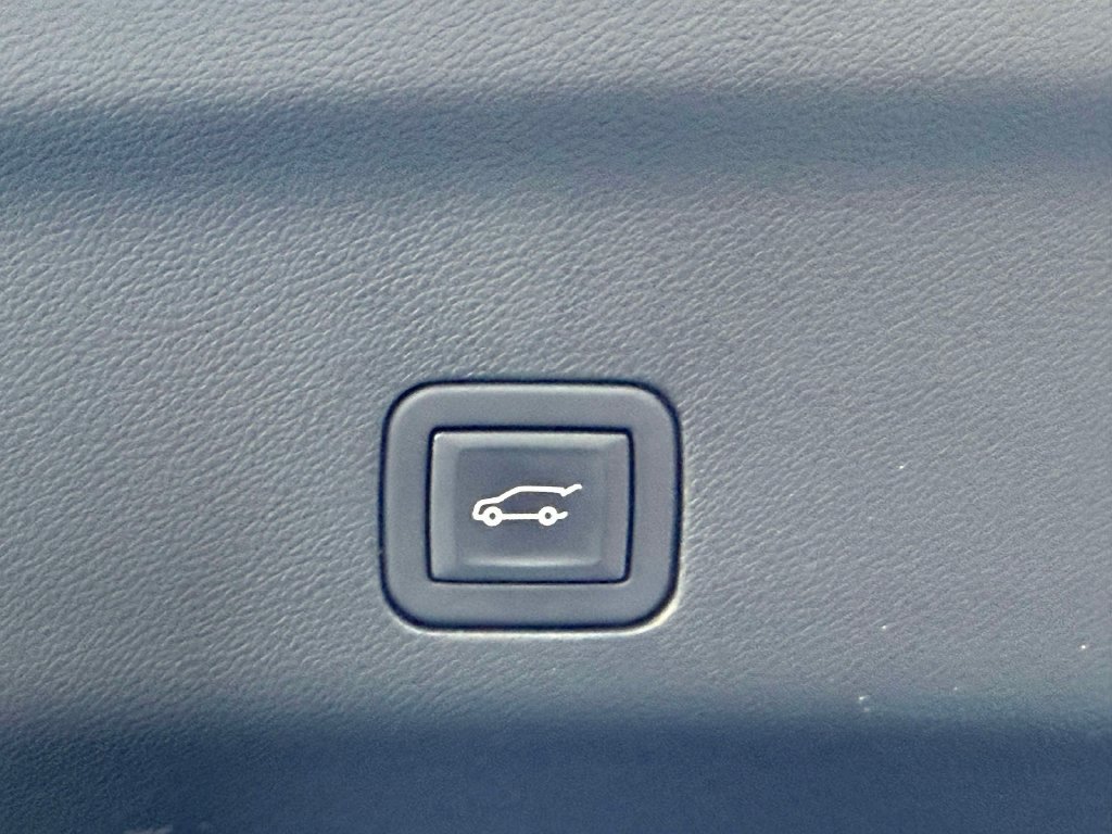 Certified 2024 Cadillac Escalade Premium Luxury AWD/4WD image 19