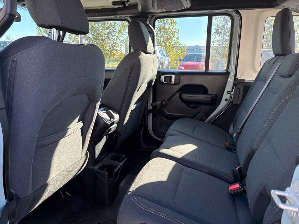 Used 2024 Jeep Wrangler Unlimited Sport AWD/4WD image 18