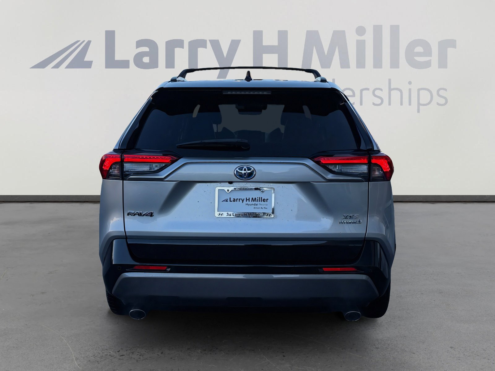 Used 2020 Toyota RAV4 XSE image 4