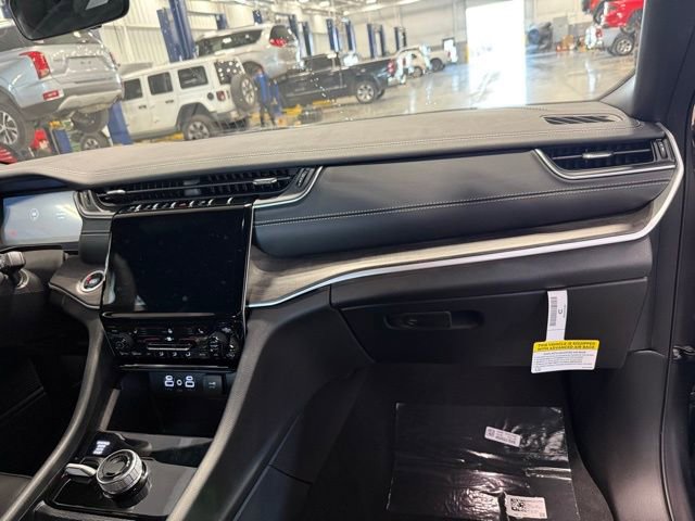 New 2025 Jeep Grand Cherokee L Limited w/ Trailer Tow Package image 23