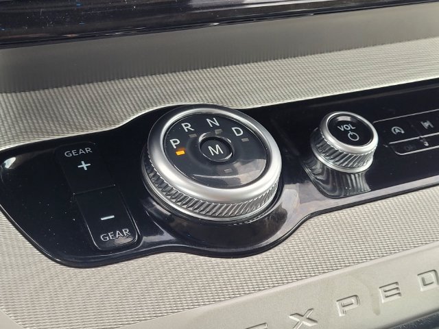 Used 2025 Ford Expedition Active RWD image 28