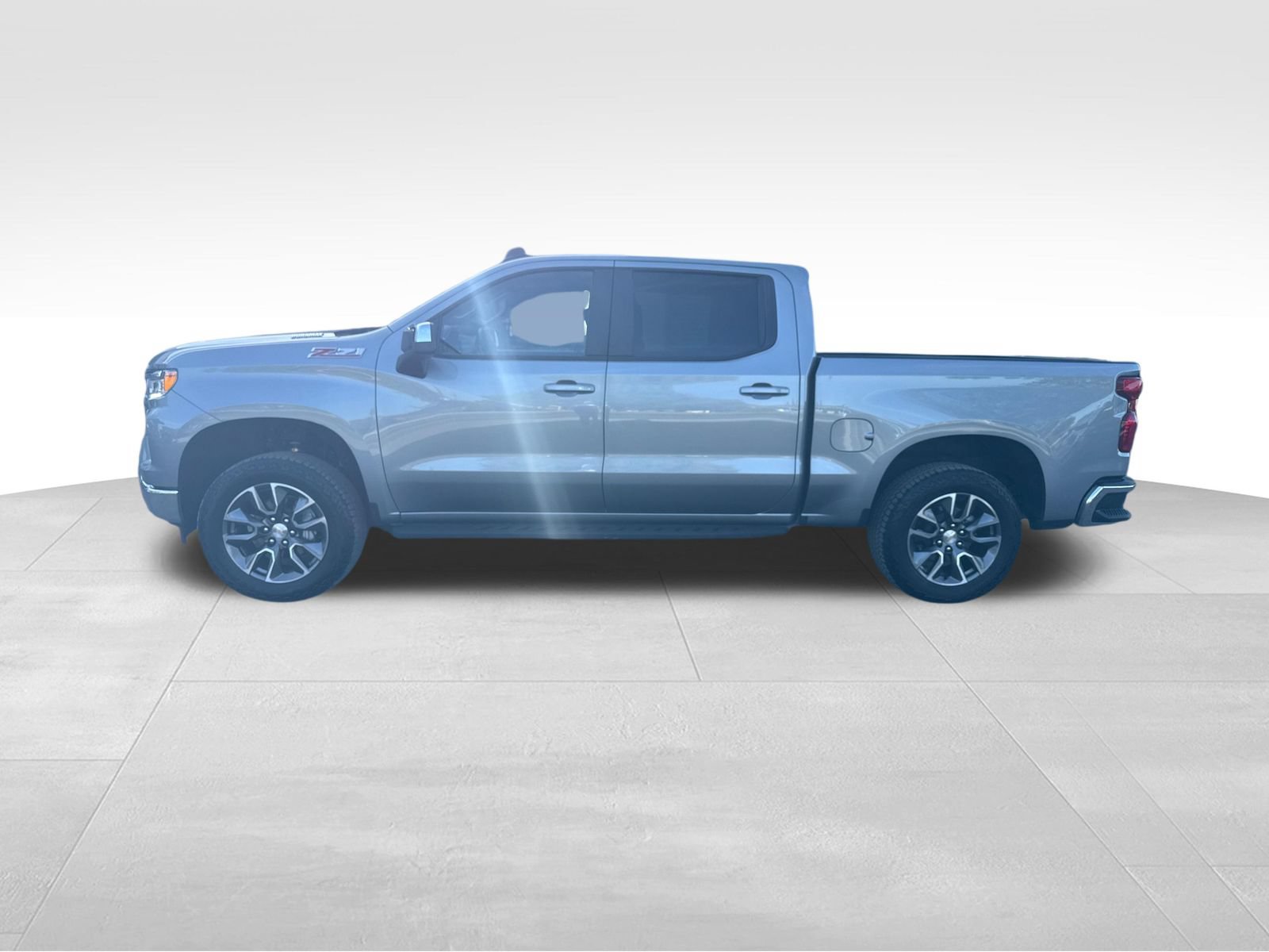 Used 2025 Chevrolet Silverado 1500 LT AWD/4WD image 2