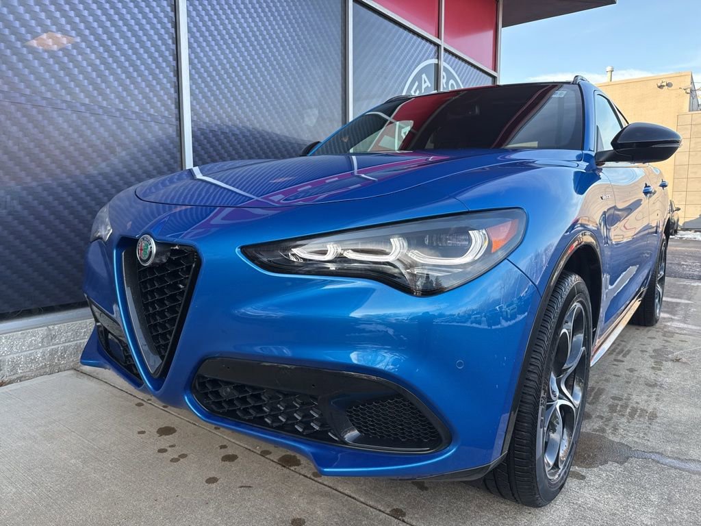 New 2025 Alfa Romeo Stelvio Sprint image 10