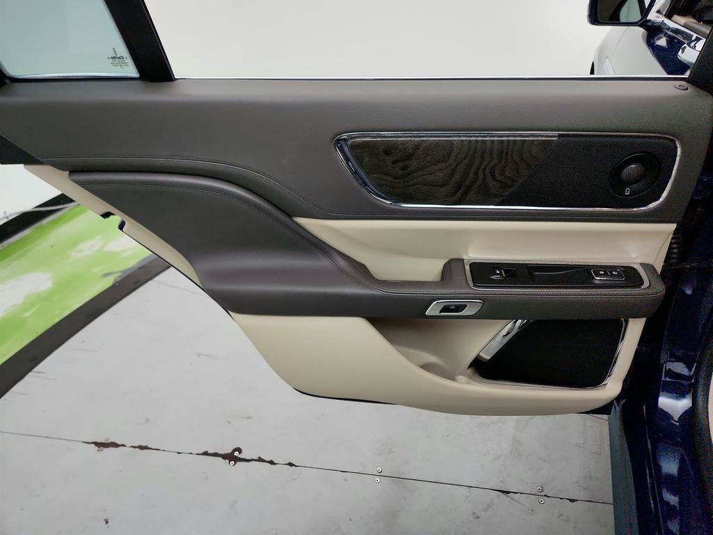 Used 2018 Lincoln Continental Reserve AWD/4WD image 23