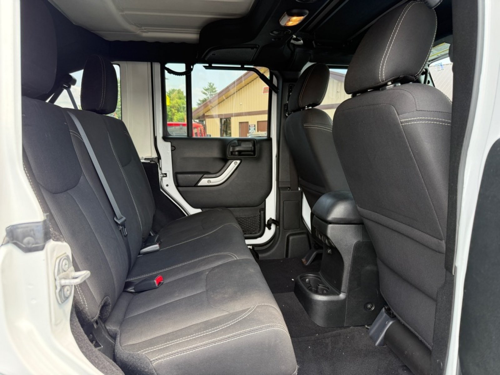 Used 2018 Jeep Wrangler Unlimited Sahara AWD/4WD image 25