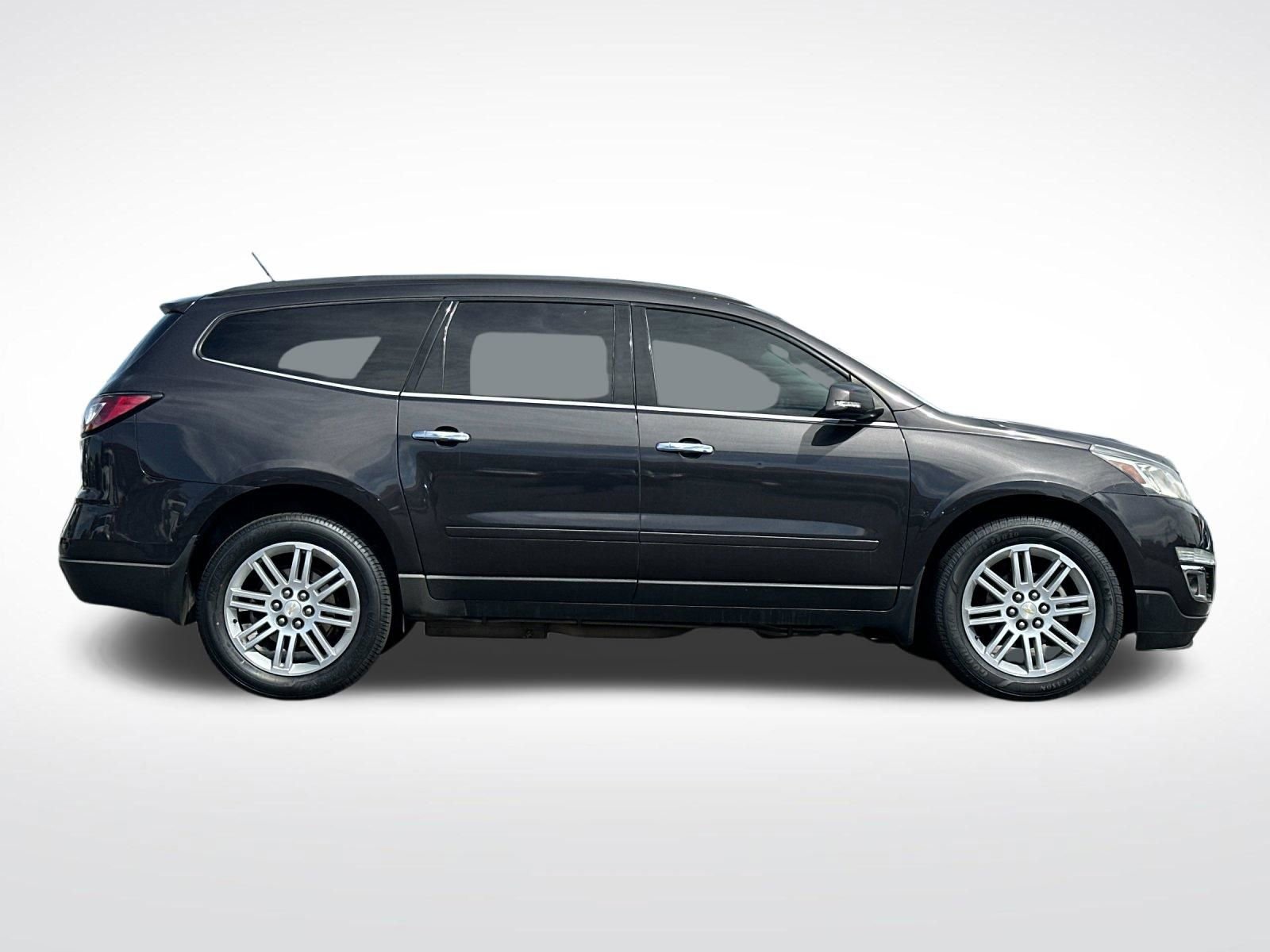 Used 2015 Chevrolet Traverse LT w/ Style and Technology Package FWD image 2