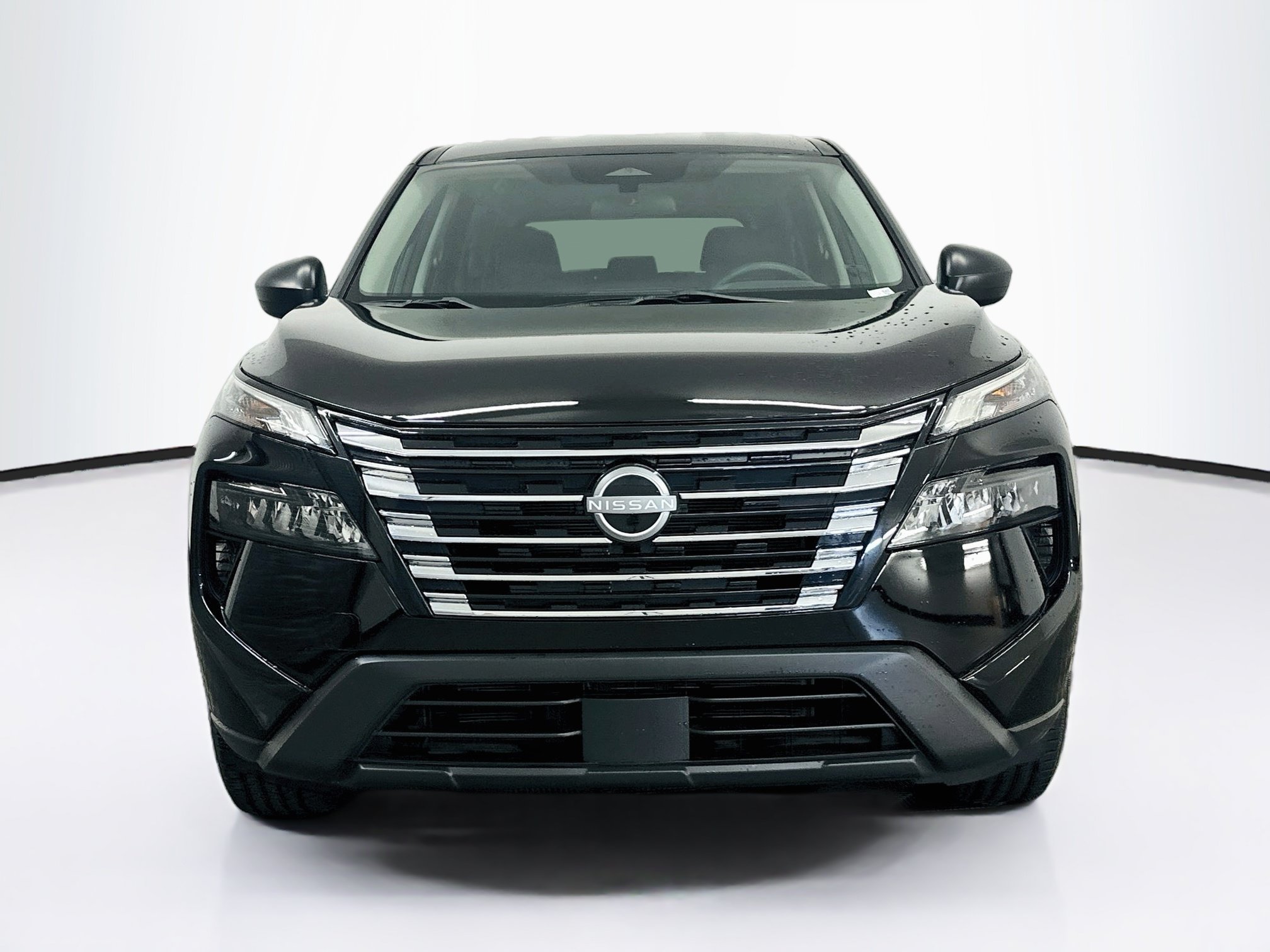 Used 2024 Nissan Rogue S AWD/4WD image 2