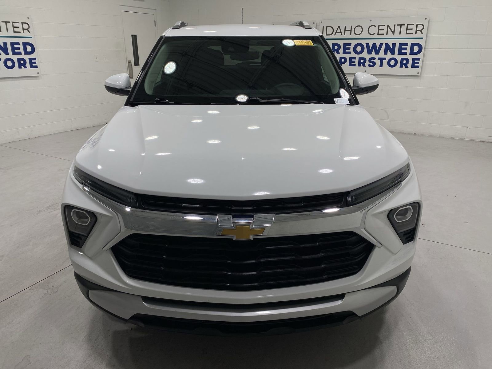 Used 2025 Chevrolet TrailBlazer LT AWD/4WD image 3