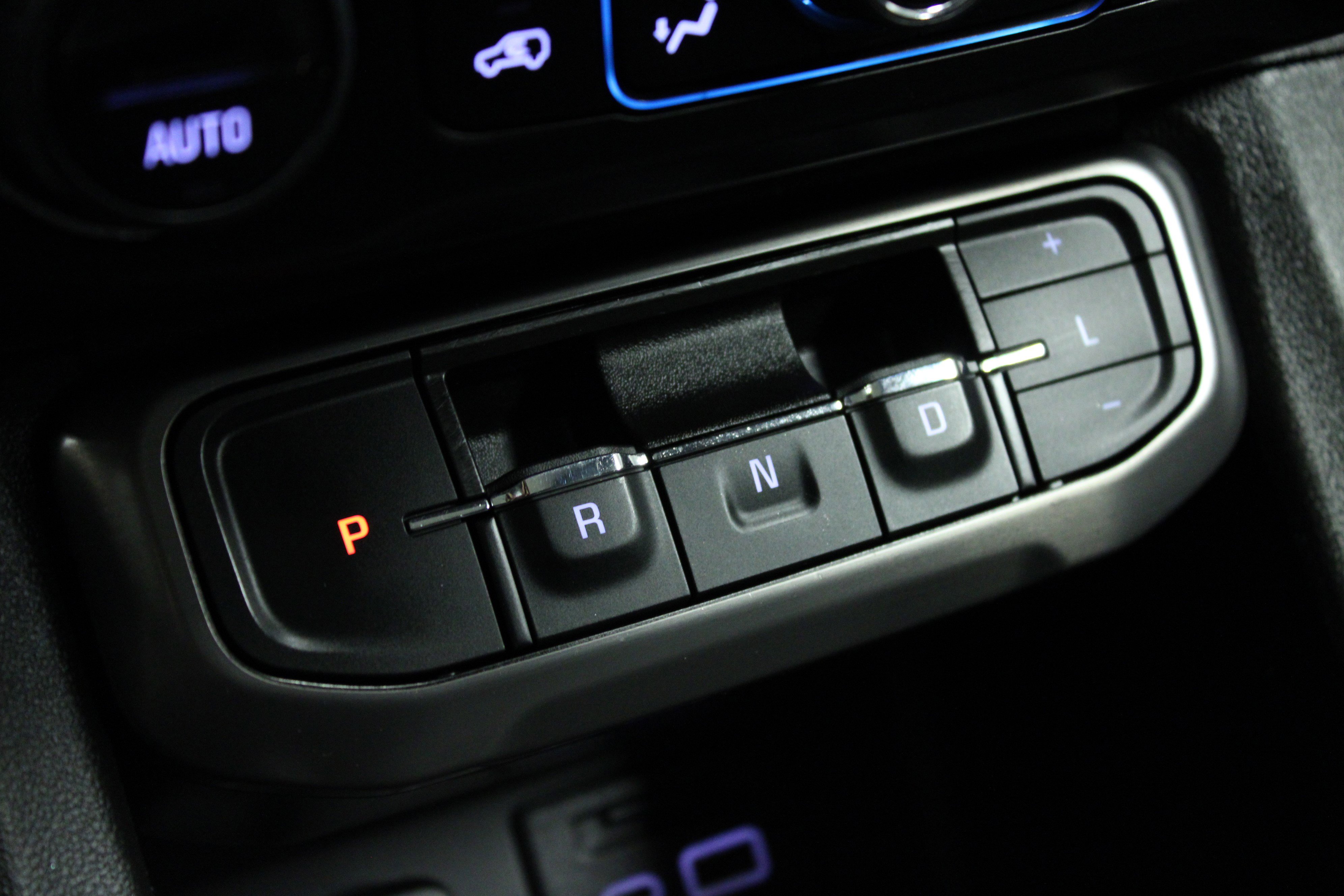 Used 2023 GMC Acadia AT4 w/ Preferred Package image 23