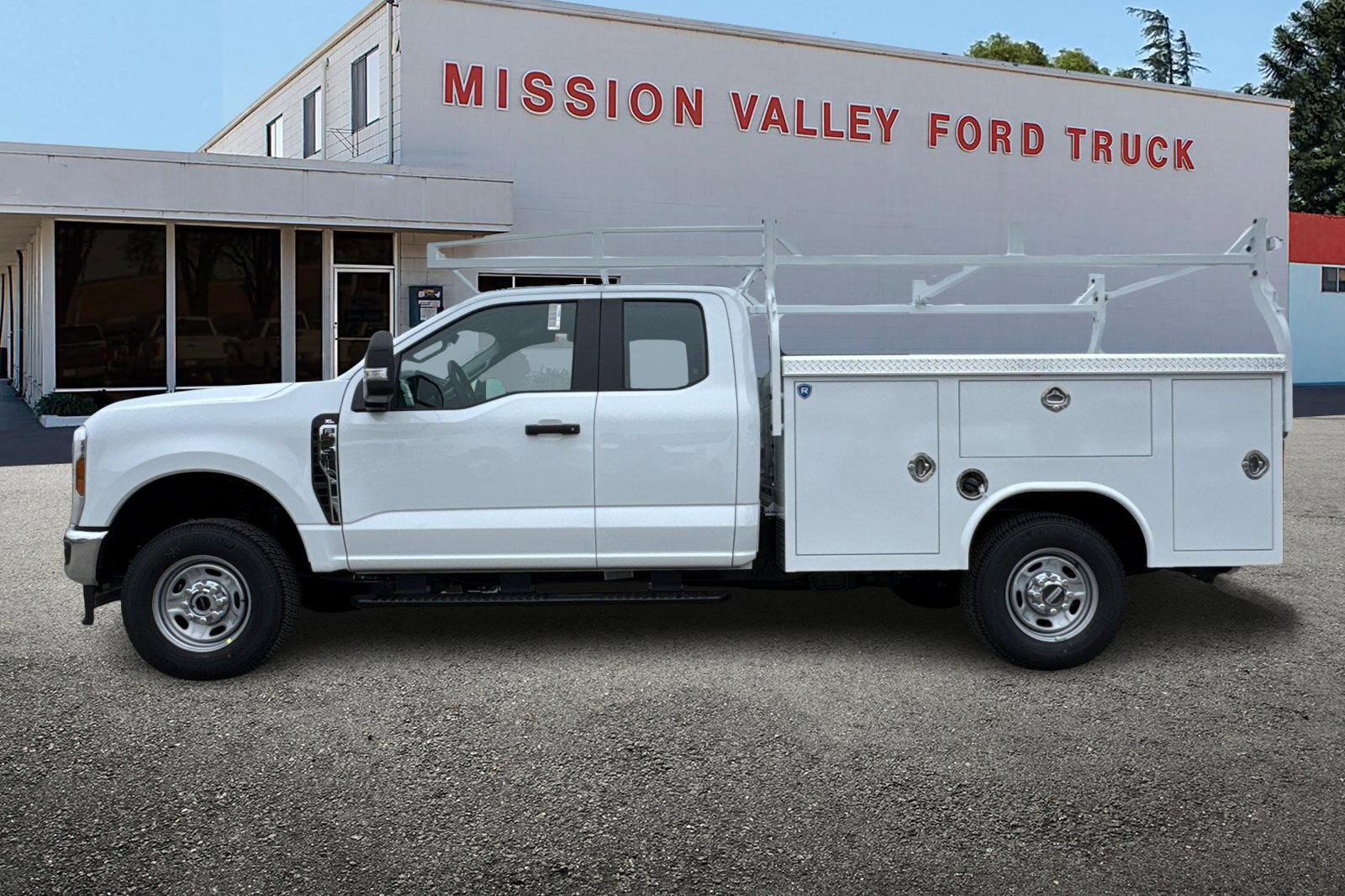 New 2026 Ford F250 XL w/ XL Chrome Package image 7