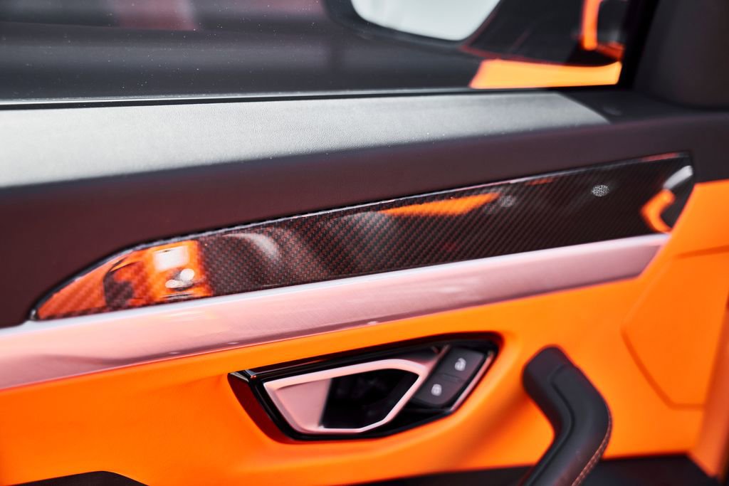 Used 2022 Lamborghini Urus AWD/4WD image 34
