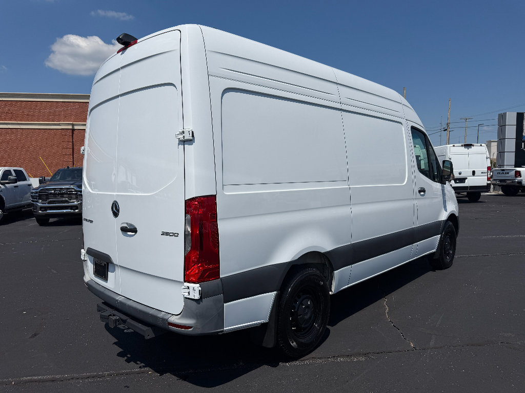Used 2024 Mercedes-Benz Sprinter 2500 image 10