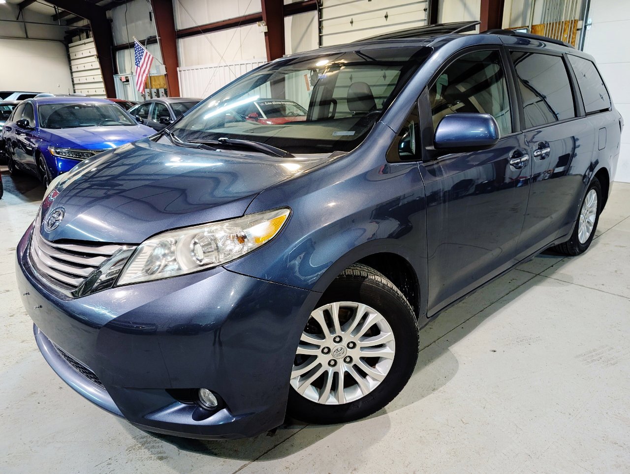 Used 2017 Toyota Sienna XLE image 1