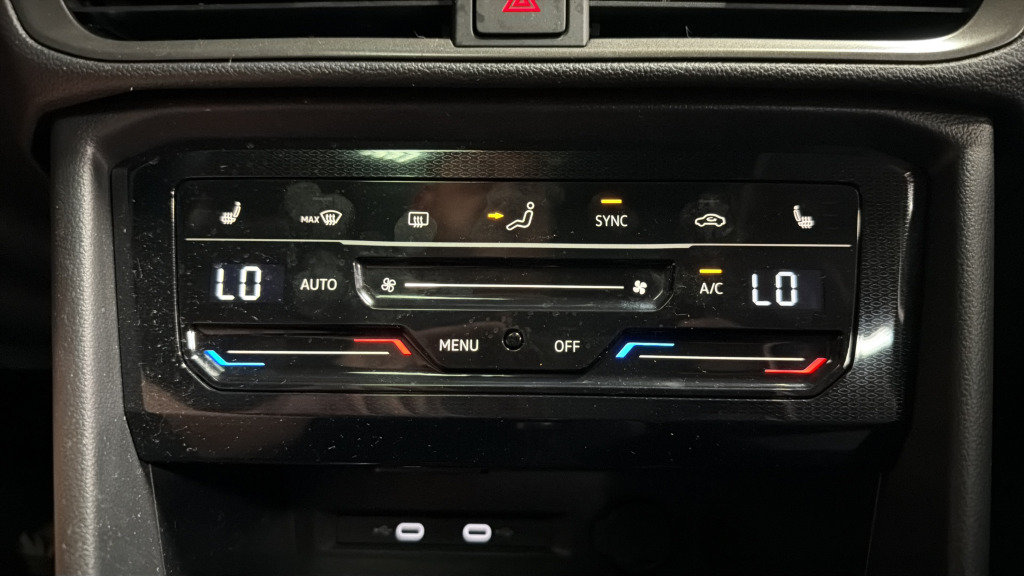 Certified 2025 Volkswagen Taos SE AWD/4WD image 36