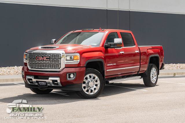 Used 2019 GMC Sierra 2500 Denali w/ Duramax Plus Package AWD/4WD image 1