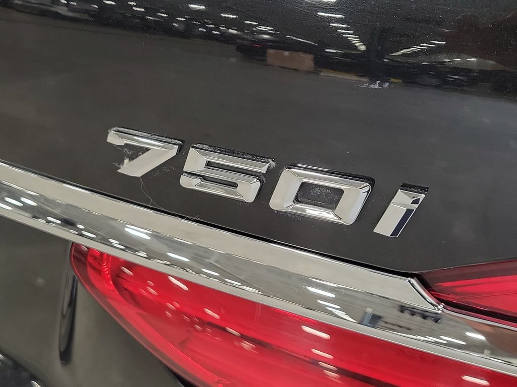 Used 2019 BMW 750i xDrive w/ M Sport Package AWD/4WD image 7