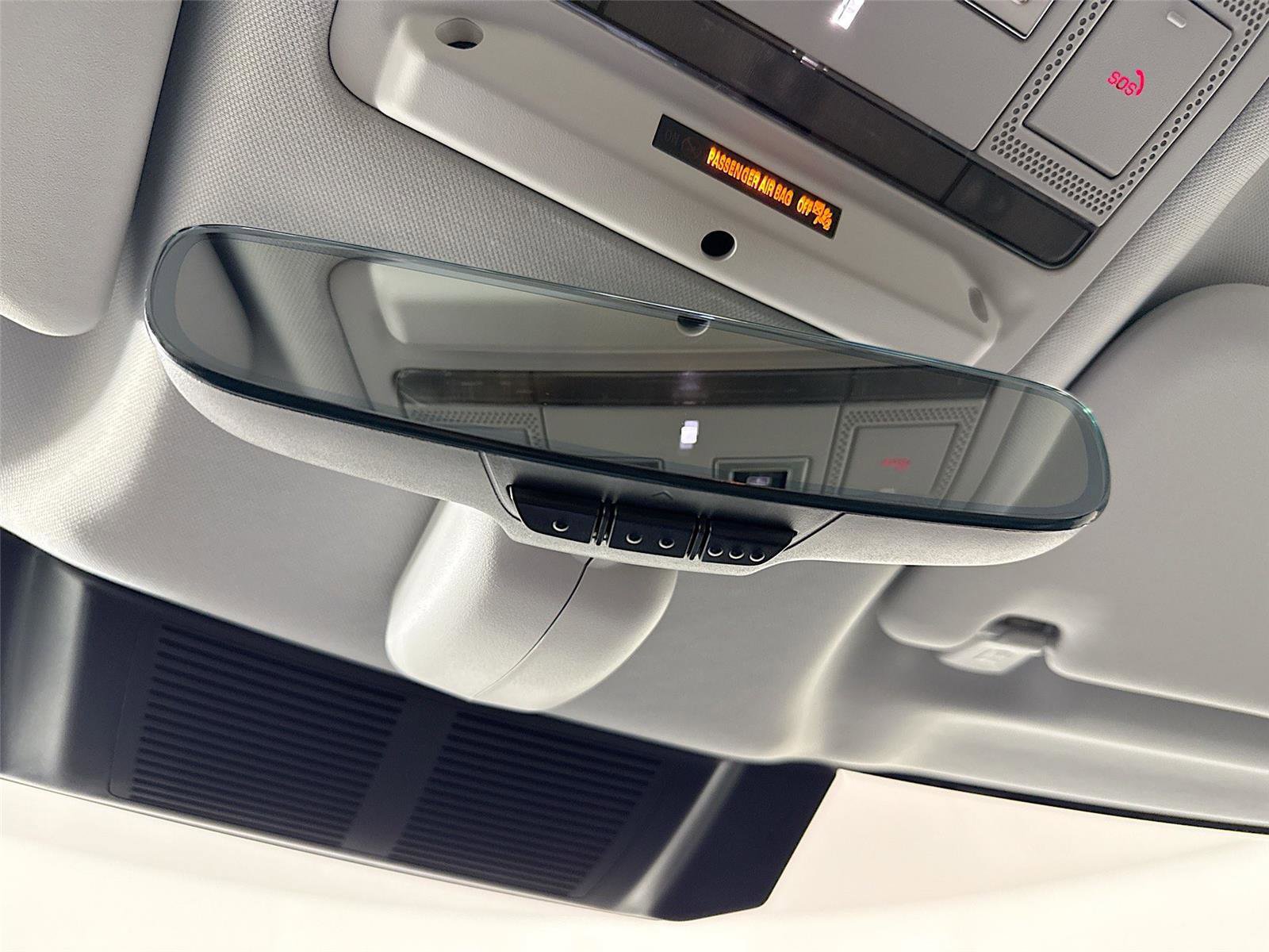 Used 2025 Land Rover Defender 110 X-Dynamic SE image 21