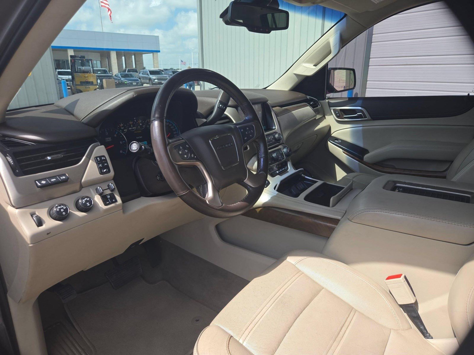 Used 2020 GMC Yukon XL Denali w/ Denali Premium Package AWD/4WD image 11