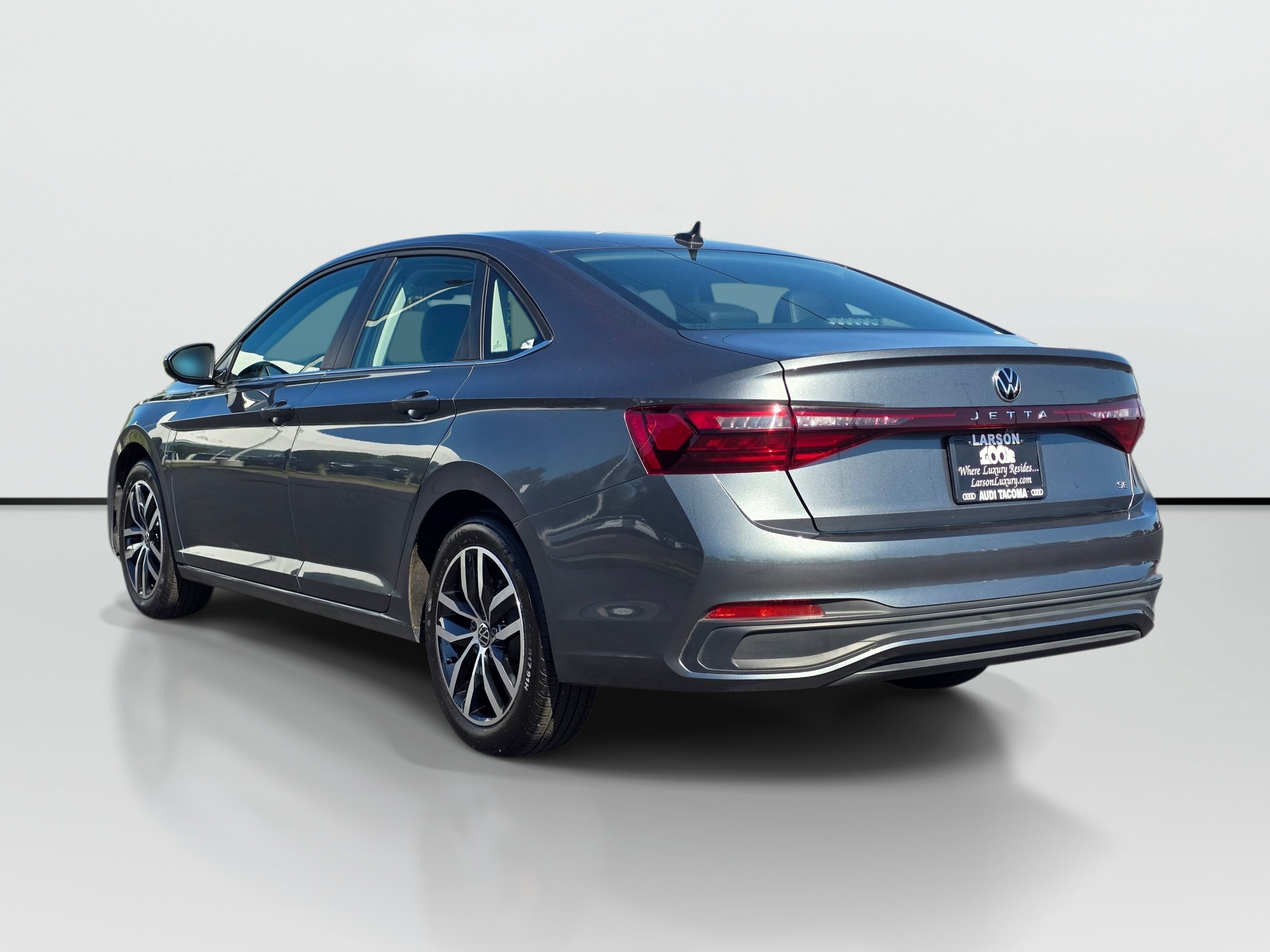 Used 2025 Volkswagen Jetta SE w/ Sunroof Package FWD image 3