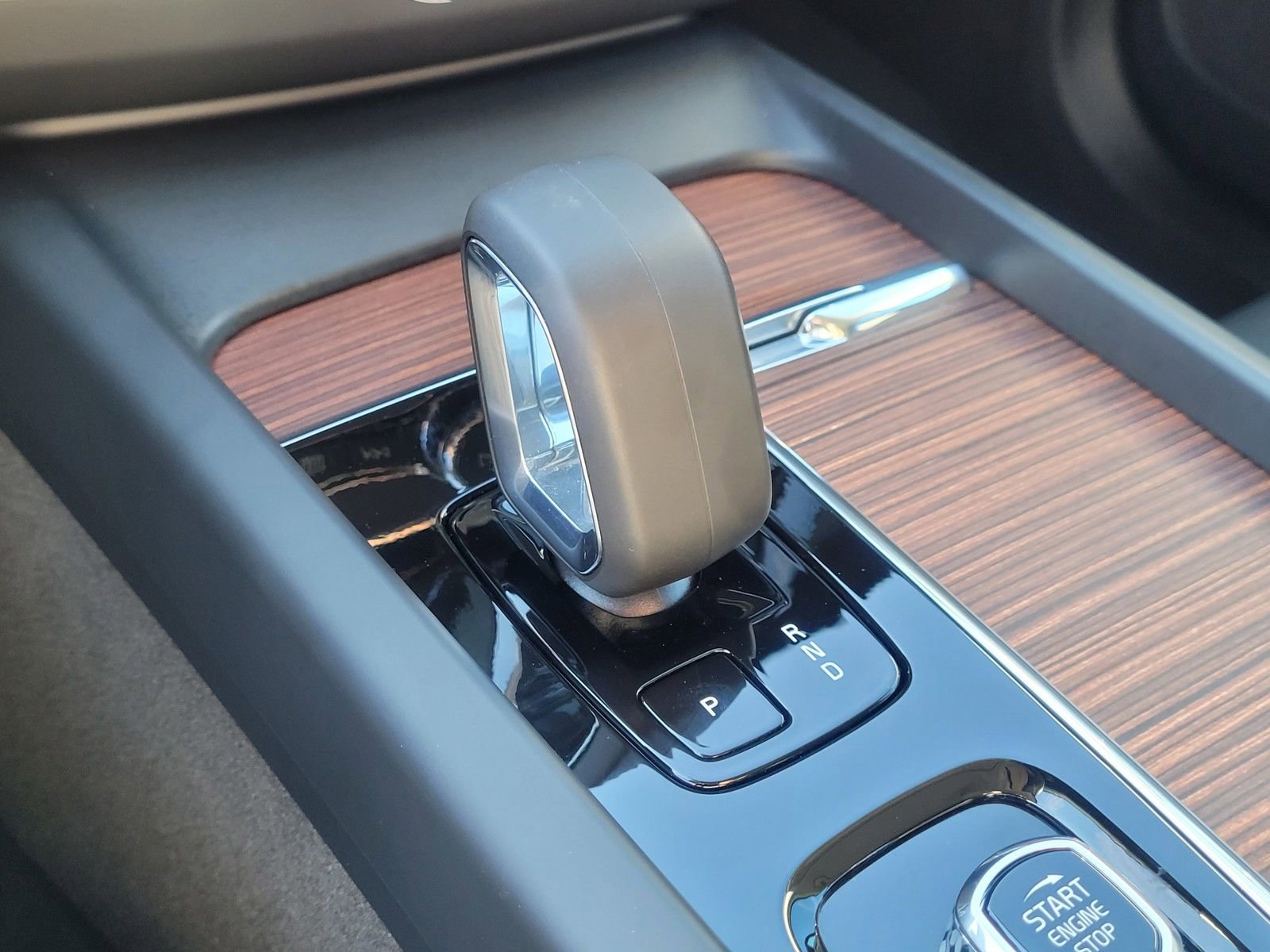 Used 2024 Volvo XC60 T8 Plus w/ Climate Package image 24