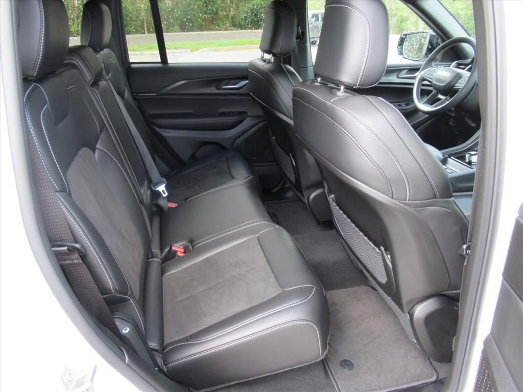 Certified 2025 Jeep Grand Cherokee Altitude image 29