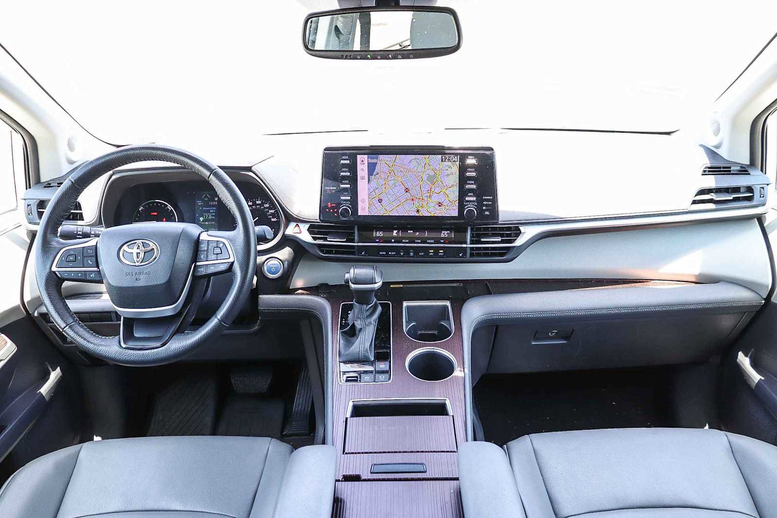 Used 2023 Toyota Sienna XLE w/ XLE Plus Package FWD image 12