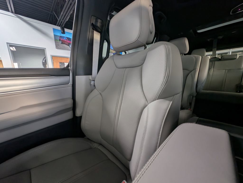 New 2026 Jeep Grand Wagoneer L Limited image 11