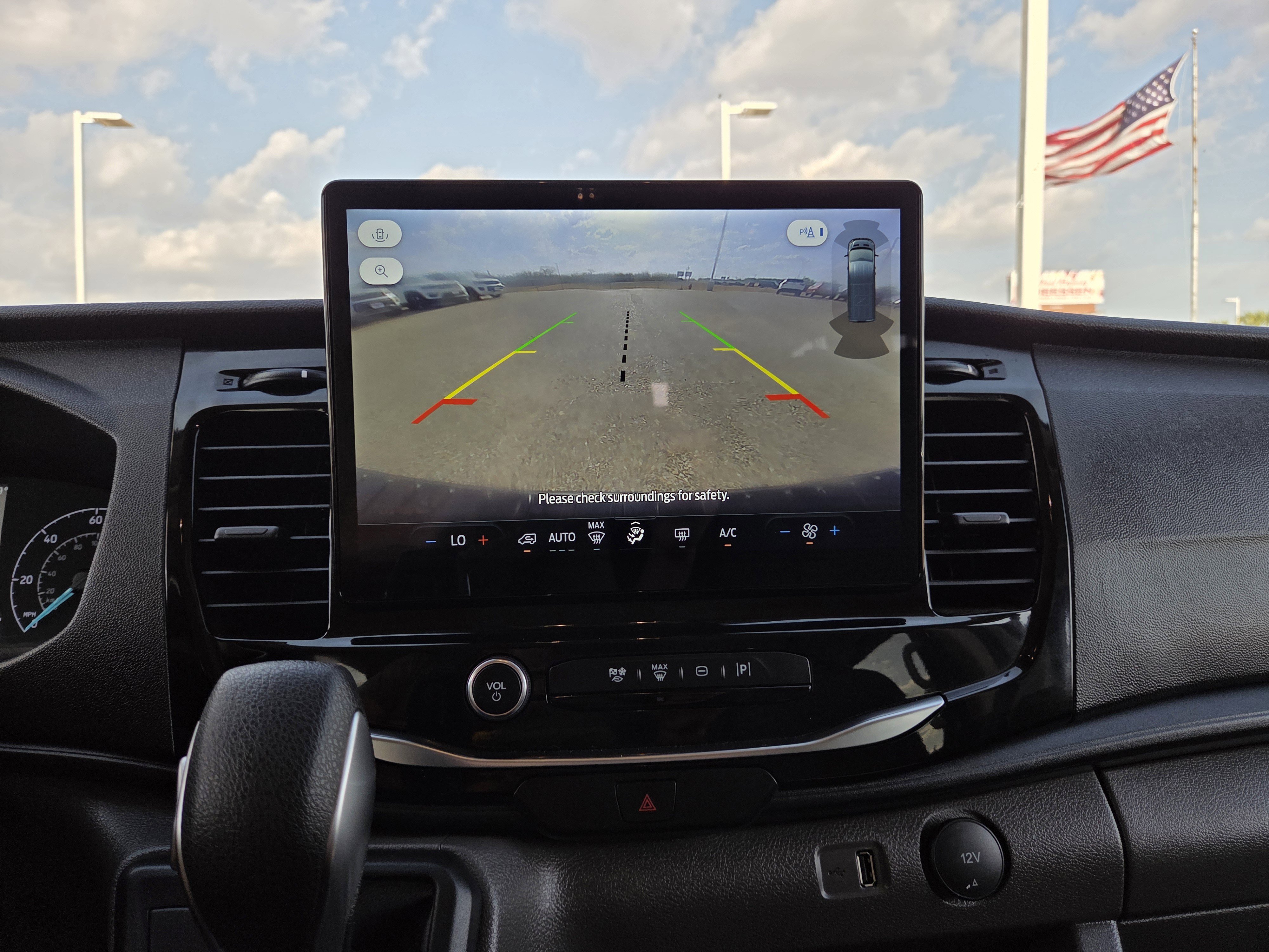 Used 2024 Ford Transit 350 XLT image 26