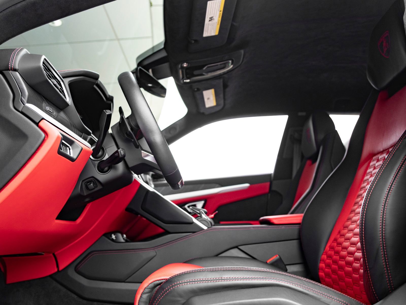 Used 2020 Lamborghini Urus image 21