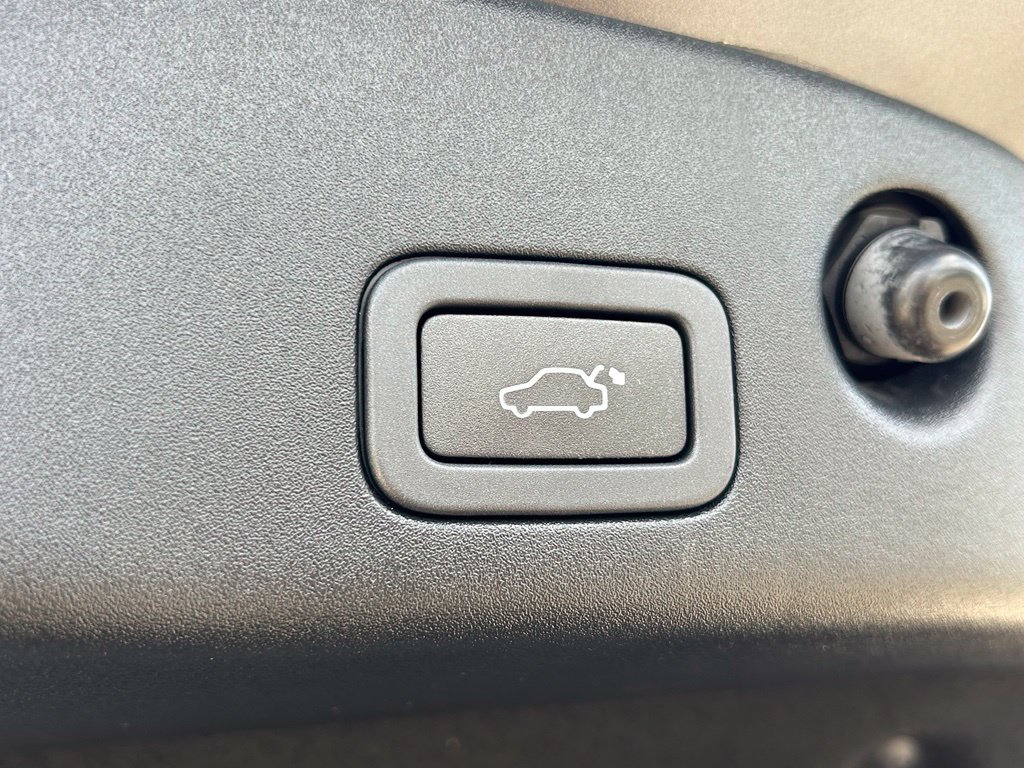 Used 2018 Jaguar XJ R-Sport RWD image 51