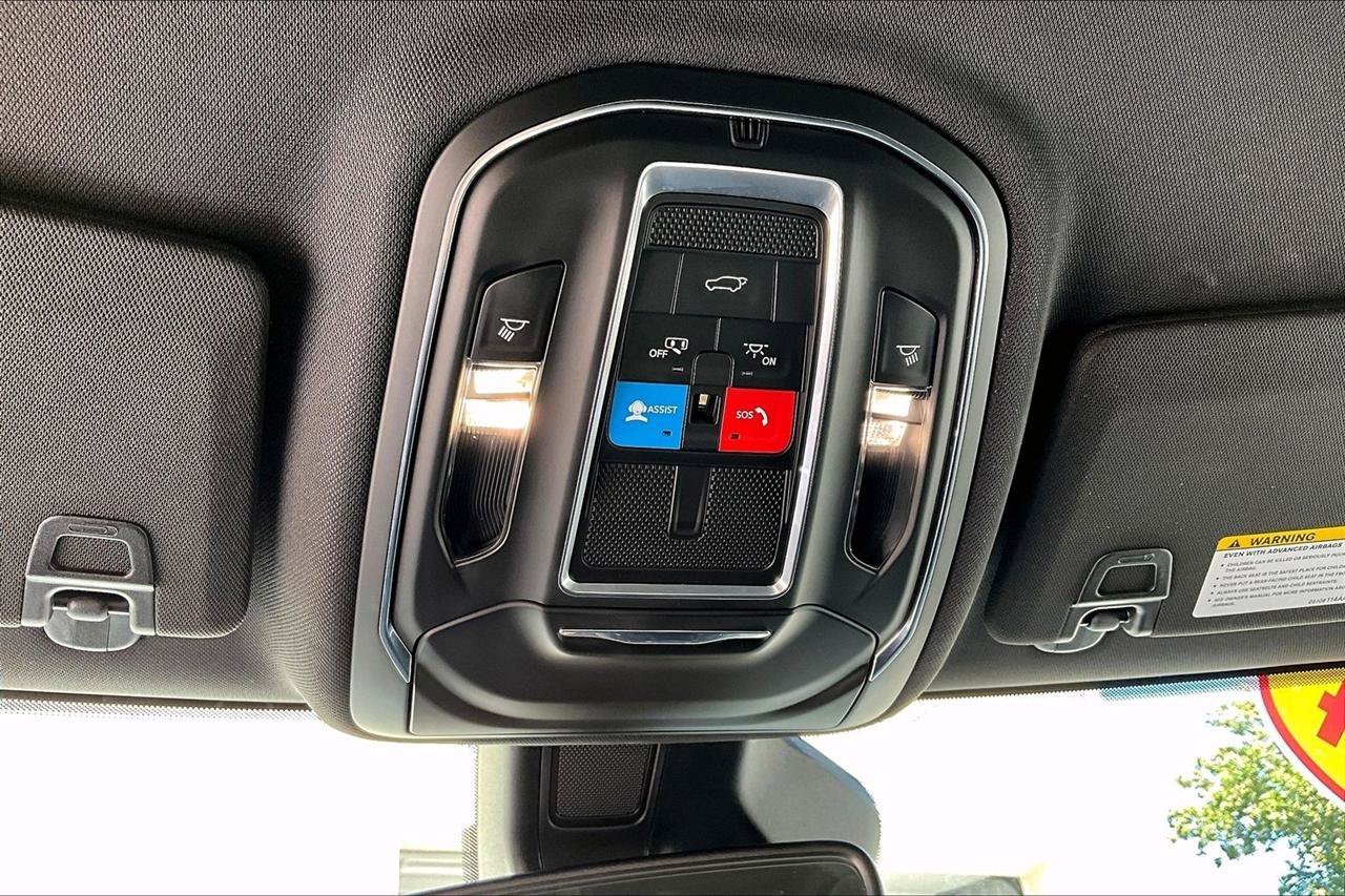 Used 2024 Jeep Grand Cherokee Altitude AWD/4WD image 16