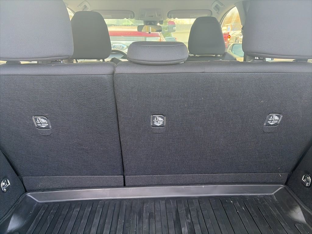 Used 2019 Toyota Prius L Eco image 12