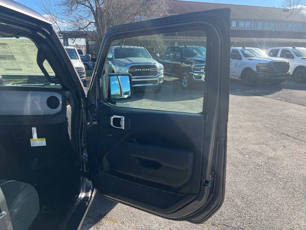 New 2025 Jeep Gladiator Sport AWD/4WD image 15