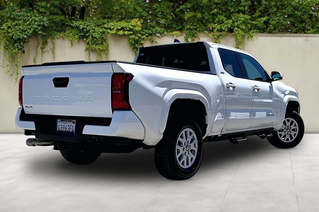 Certified 2025 Toyota Tacoma SR5 w/ SR5 Upgrade Package AWD/4WD image 5