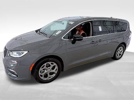Used 2024 Chrysler Pacifica Limited