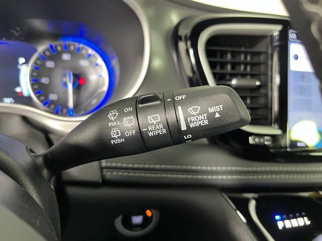 Used 2026 Chrysler Pacifica Select FWD image 23