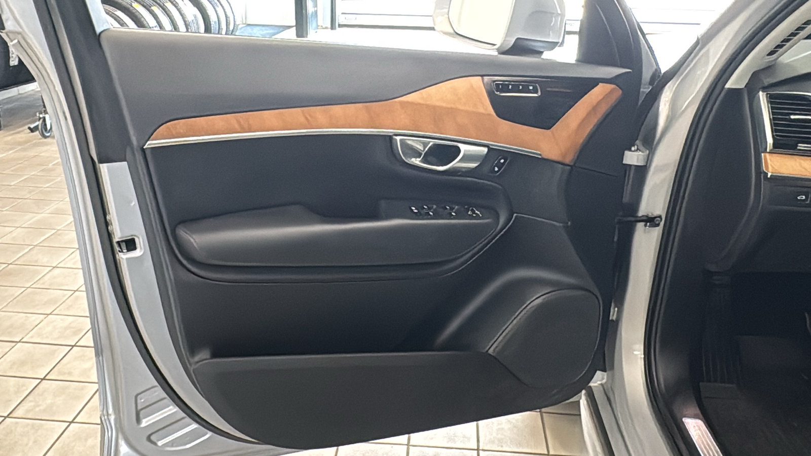 Used 2023 Volvo XC90 B6 Plus w/ Protection Package AWD/4WD image 21