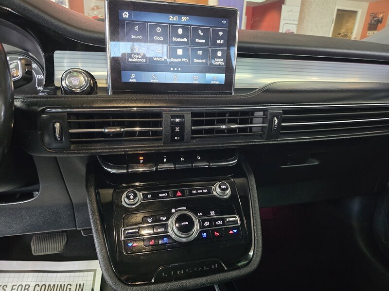 Used 2021 Lincoln Corsair AWD w/ Premium Package image 21