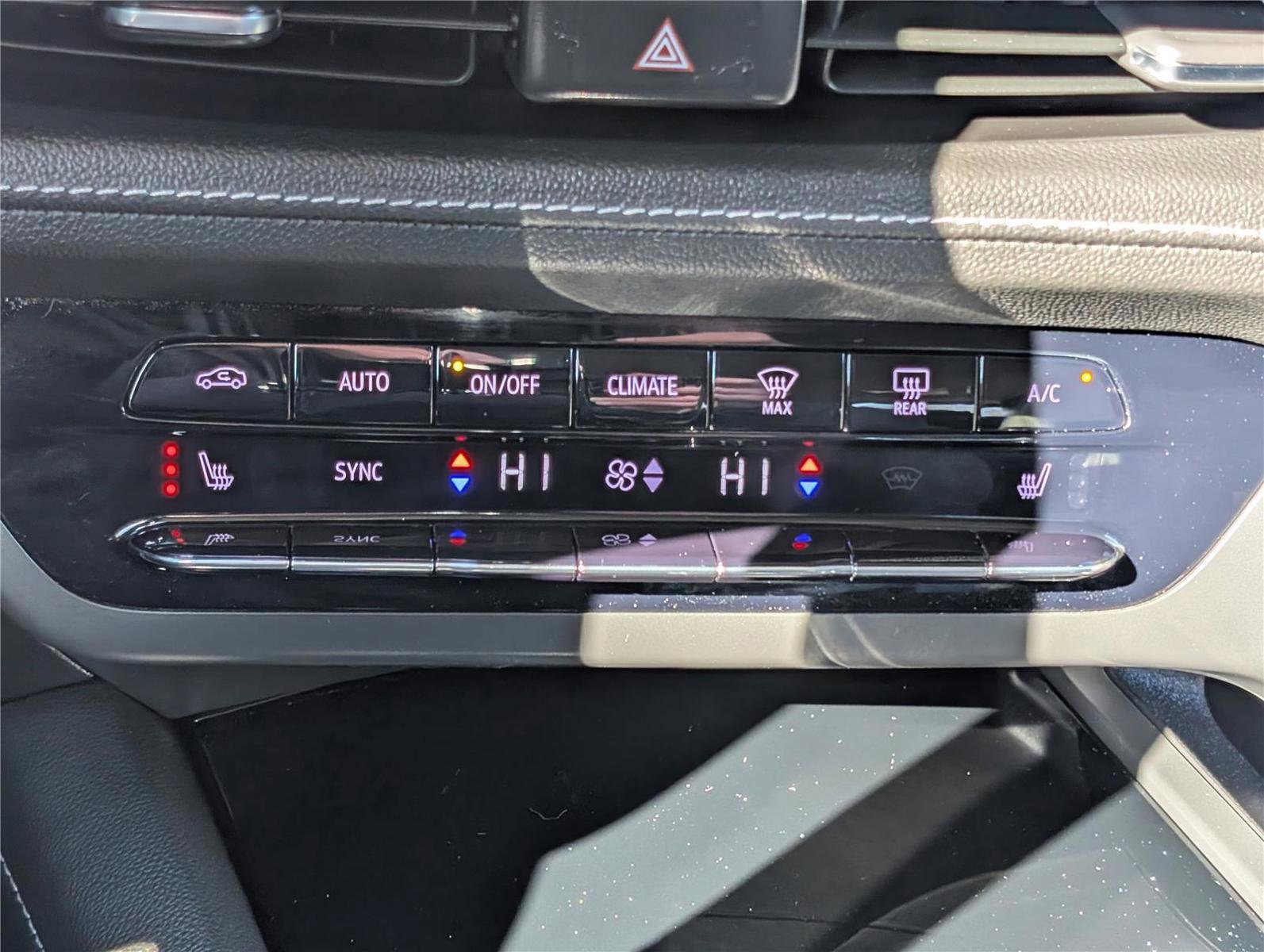 Used 2023 Buick Envision Essence image 27