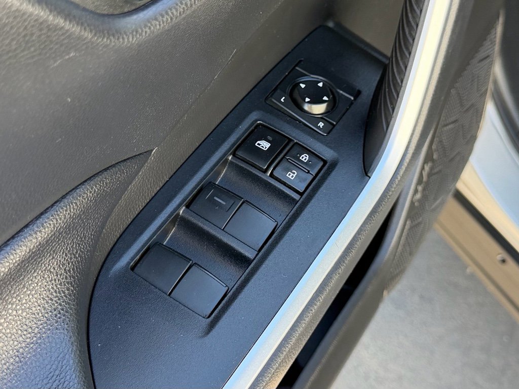 Used 2022 Toyota RAV4 LE image 15