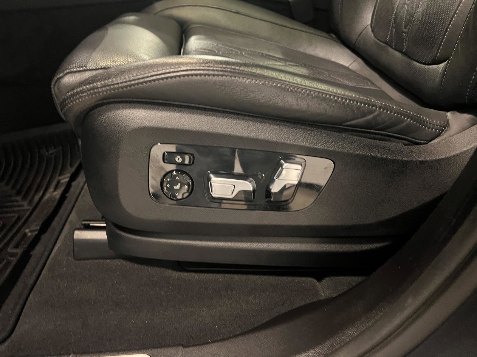 Used 2023 BMW X5 M50i w/ Executive Package image 26