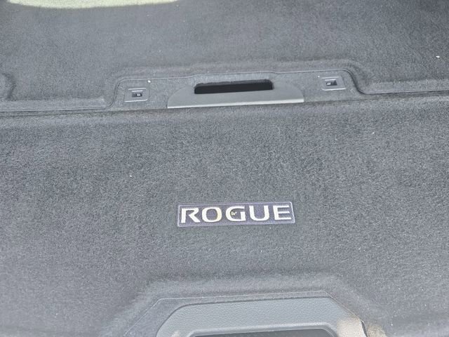 Used 2017 Nissan Rogue S image 18