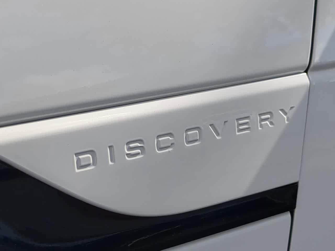 Used 2025 Land Rover Discovery S AWD/4WD image 13