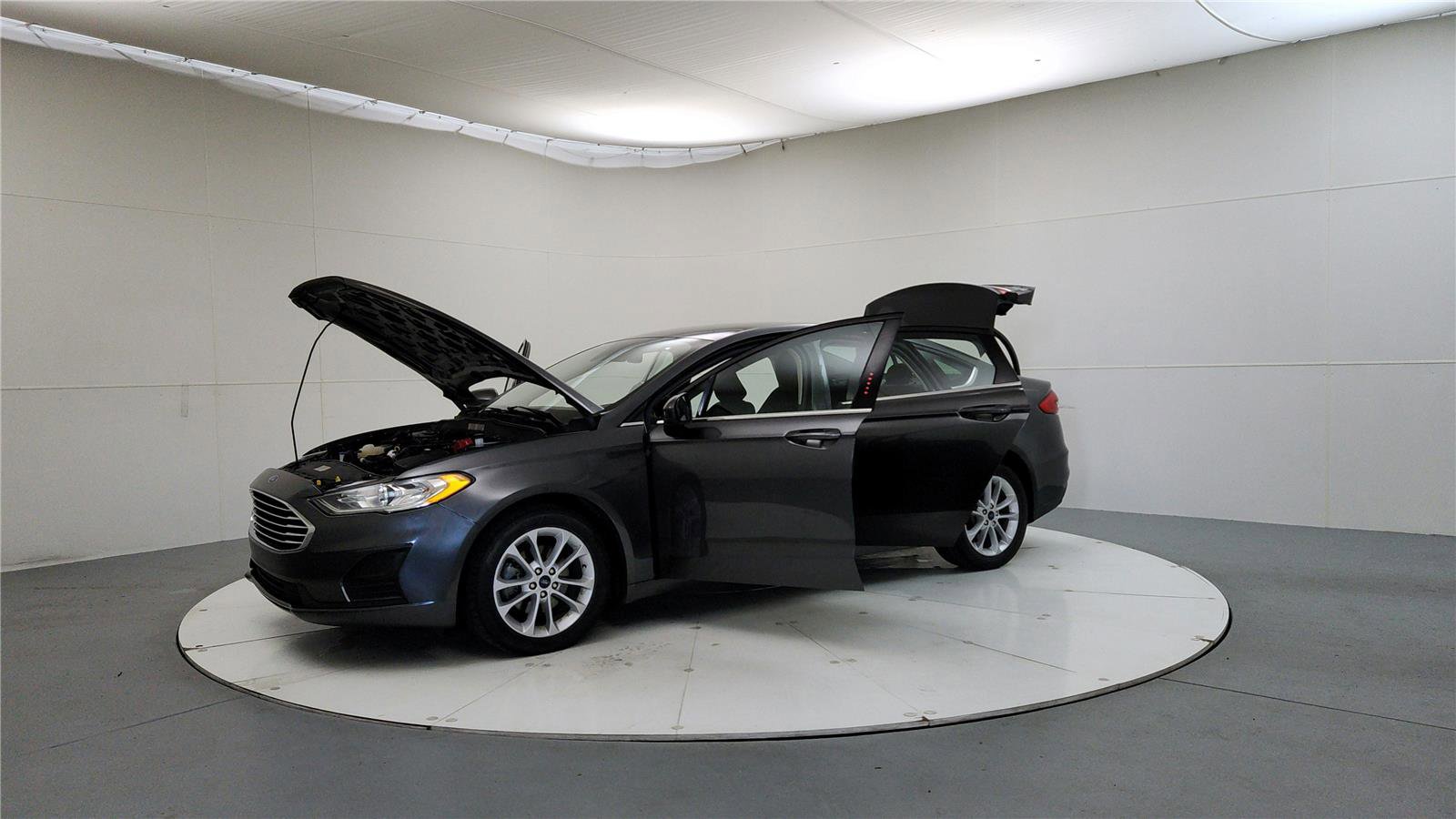 Used 2020 Ford Fusion SE image 10