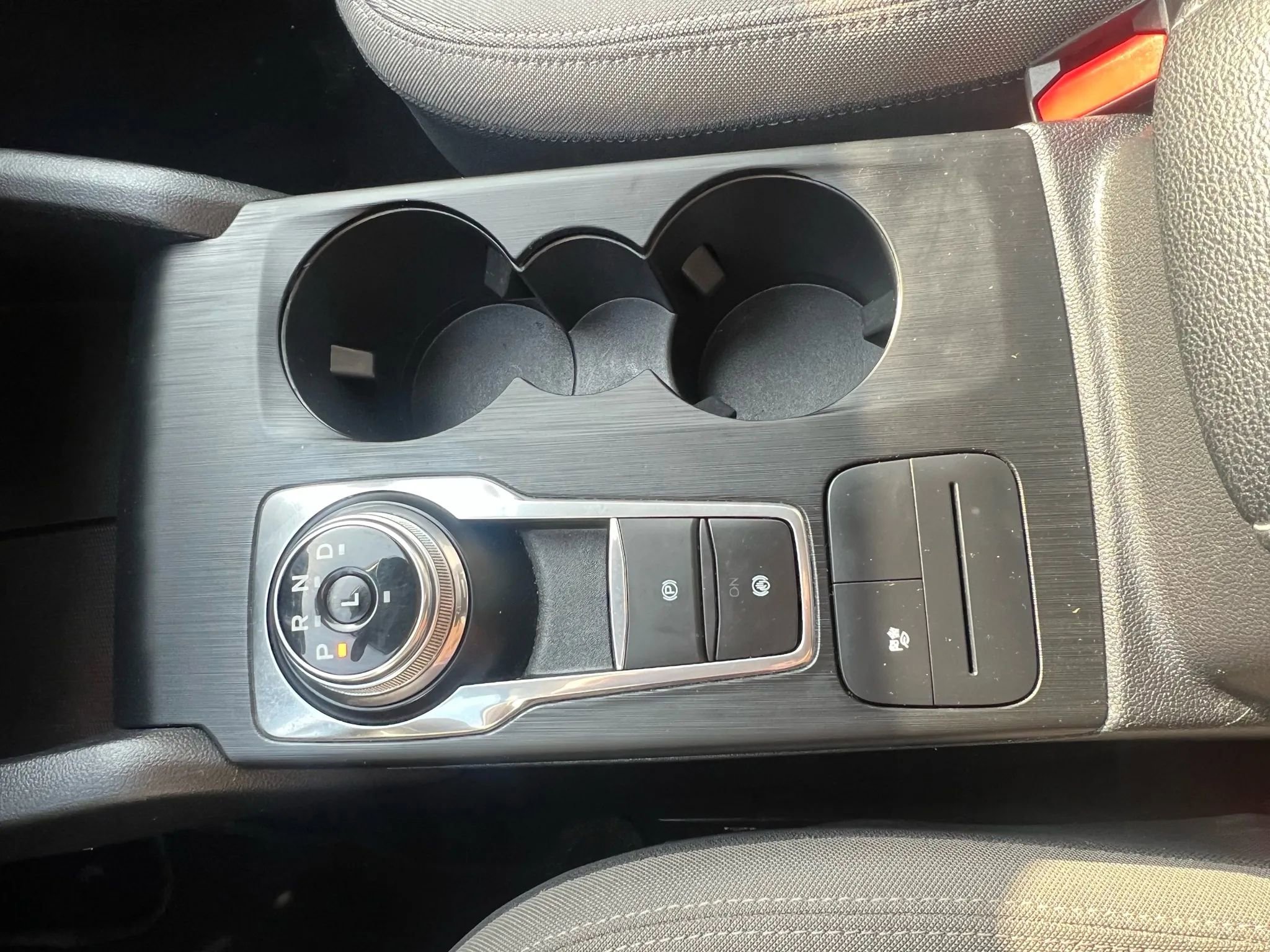 Used 2021 Ford Escape SE image 18