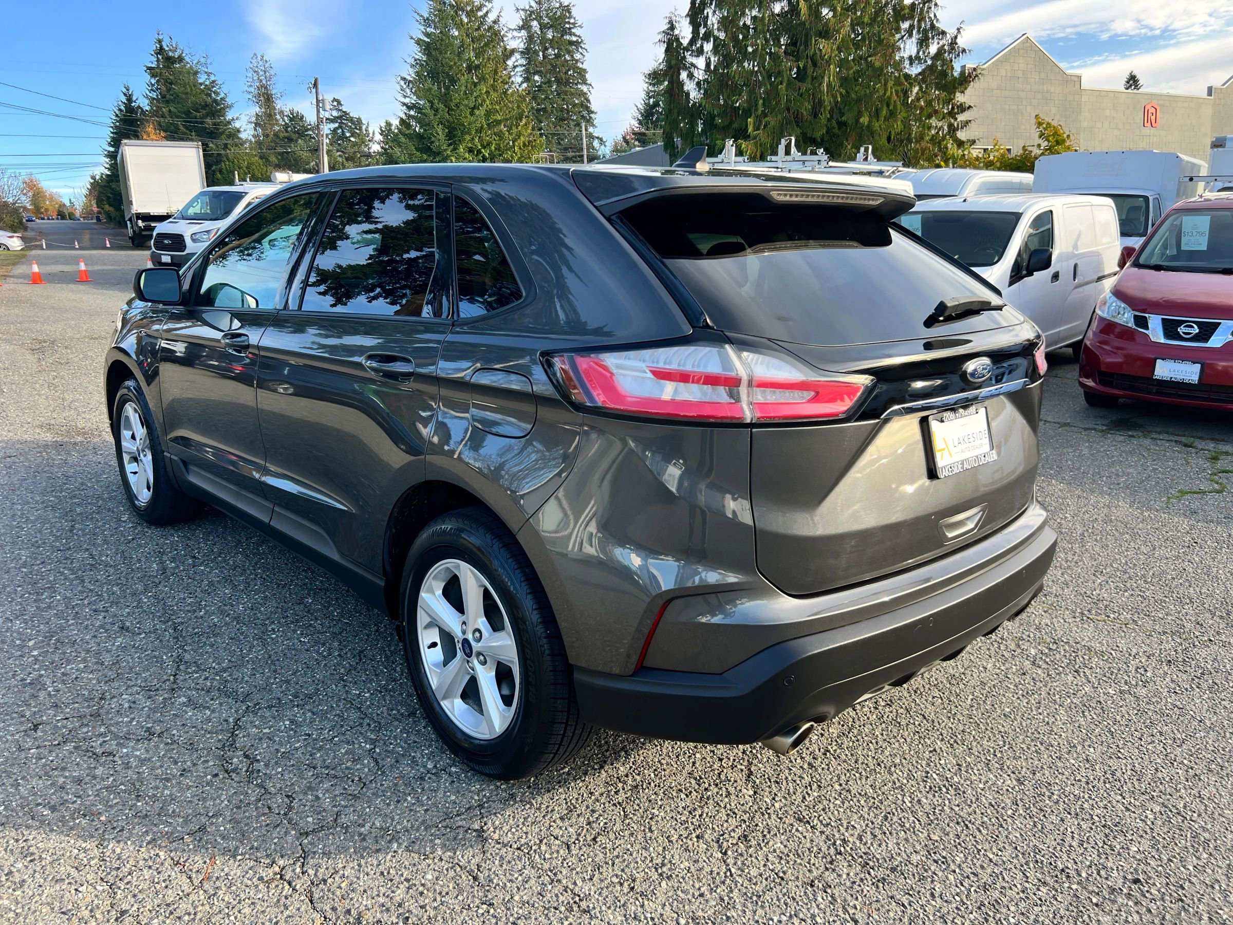Used 2020 Ford Edge SE image 5