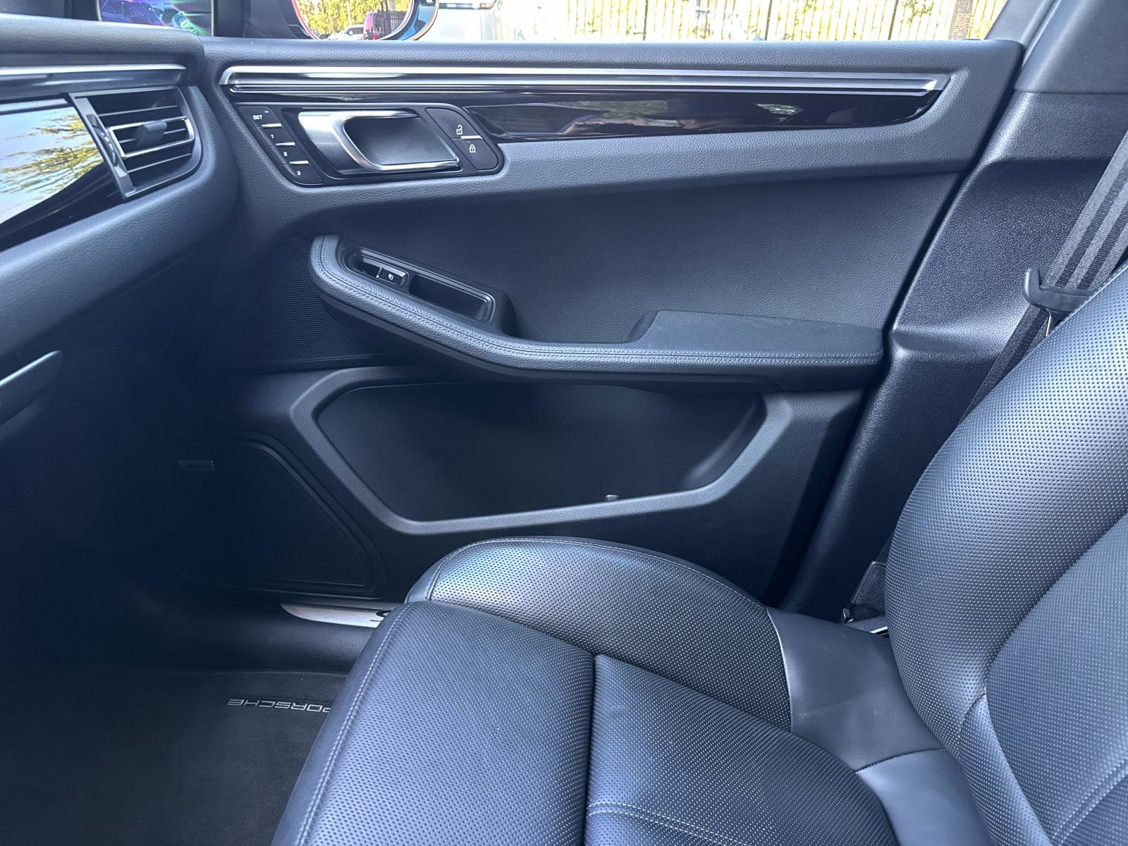 Used 2020 Porsche Macan S AWD/4WD image 24