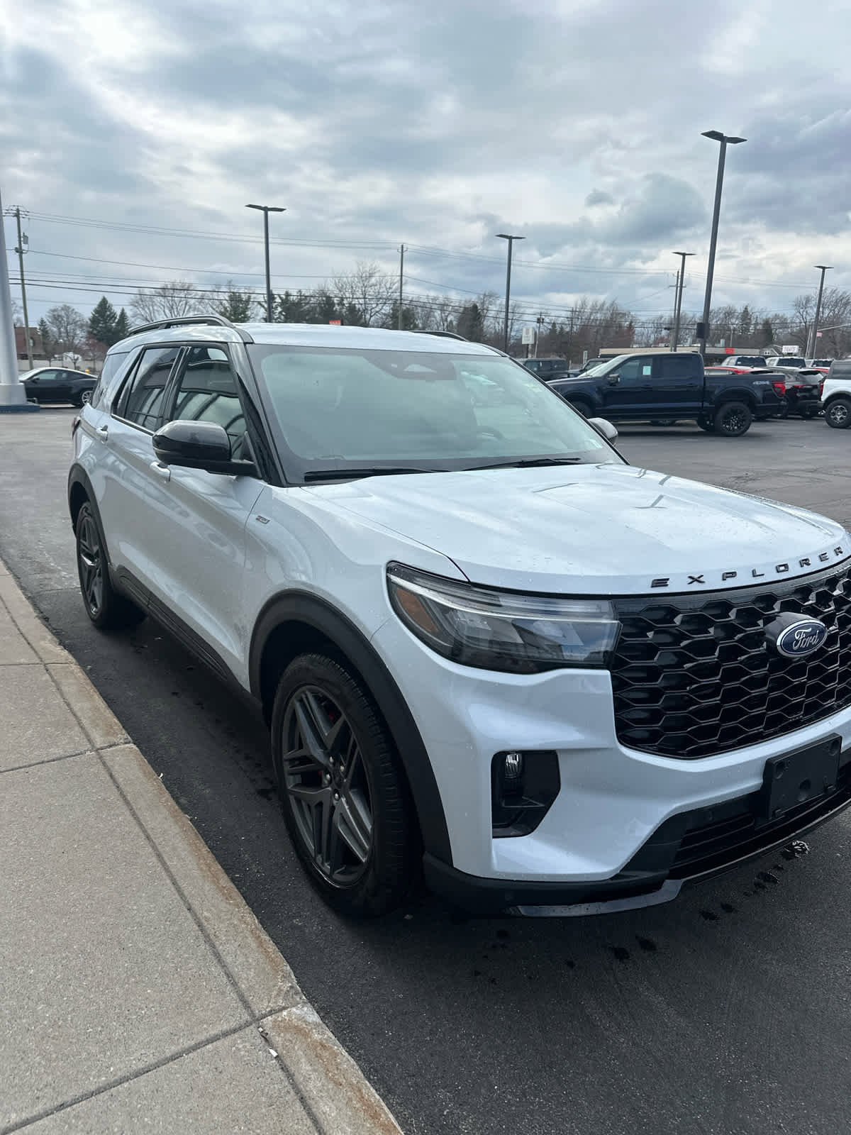 New 2026 Ford Explorer ST-Line w/ ST-Line Street Pack image 2